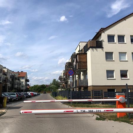 Urocze Mieszkanie Z Ogrodkiem I Bezplatny Parking Вроцлав Экстерьер фото